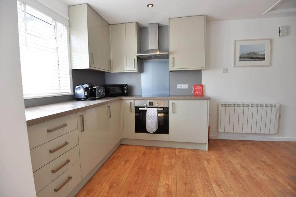 Perranuthnoe 3-Bedroom Bungalow With Parking, Goldsithney, Penzance, Cornwall מראה חיצוני תמונה