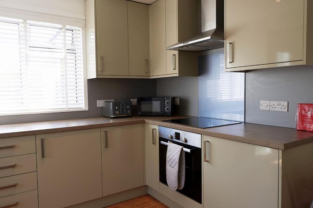 Perranuthnoe 3-Bedroom Bungalow With Parking, Goldsithney, Penzance, Cornwall מראה חיצוני תמונה