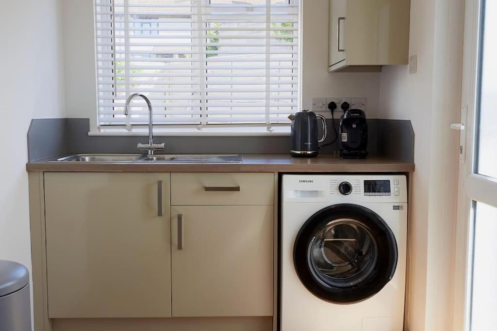 Perranuthnoe 3-Bedroom Bungalow With Parking, Goldsithney, Penzance, Cornwall מראה חיצוני תמונה